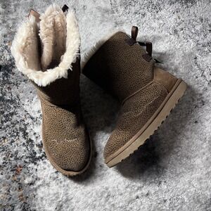 Ugg Australia  Women's Bailey Bow Micro Cheetah Boots  Size 6